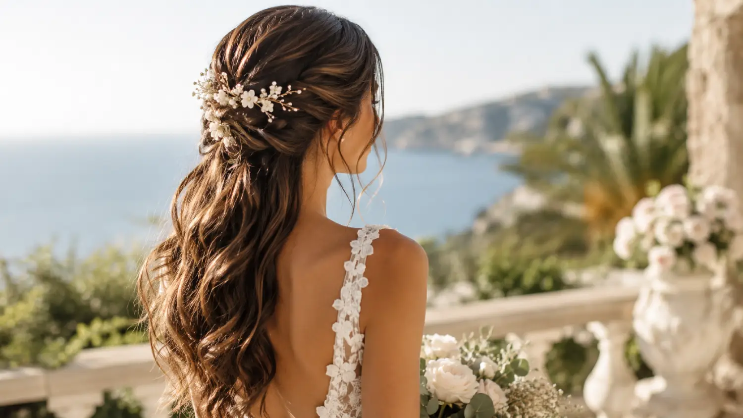 Coiffure mariée cheveux longs en plein été : ce qui tient huit heures
